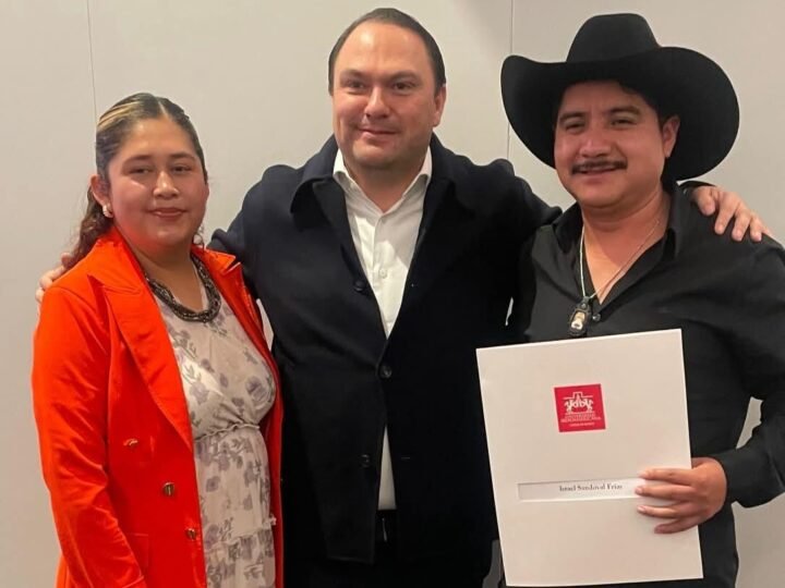 CONCLUYE ALCALDE DE CALCAHUALCO DIPLOMADO