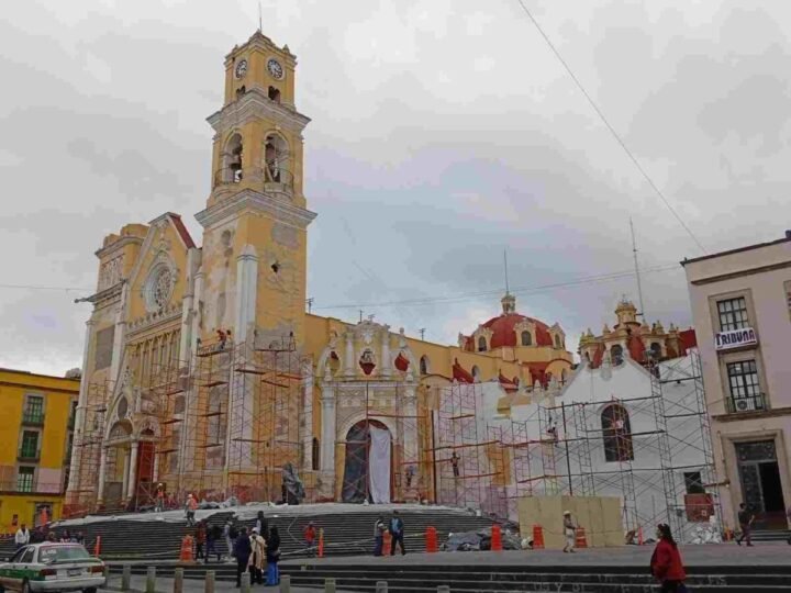 NARRATIVA OFICIAL NIEGA O RECHAZA LOS PROBLEMAS SOCIALES; DENUNCIA ARQUIDIÓCESIS