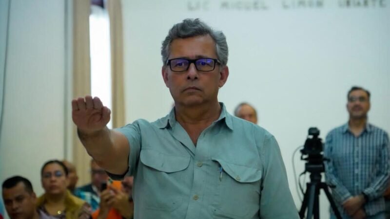 TOMA PROTESTA MIGUEL ÁNGEL GONZÁLEZ COMO DIRECTOR DE HIDROSISTEMA DE CÓRDOBA
