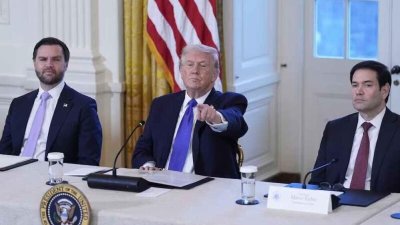 DONALD TRUMP ADVIERTE A CUBA QUE NO RECIBIRÁ MÁS PETRÓLEO DE VENEZUELA