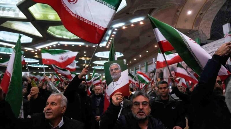 IRÁN ADVIERTE QUE ATACARÁ BASES DE EU SI LANZA UNA OFENSIVA