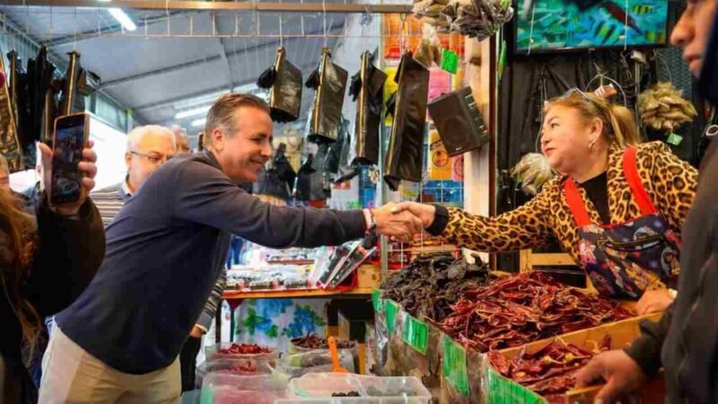 AYUNTAMIENTO DE CÓRDOBA ATIENDE A COMERCIANTES AMBULANTES PARA GENERAR ACUERDOS Y SOLUCIONES VIABLES