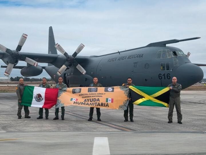 DEFENSA TRASLADA AYUDA HUMANITARIA A JAMAICA