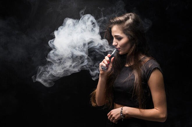 ENTRA EN VIGOR LA PROHIBICIÓN DE VAPEADORES Y CIGARROS ELECTRÓNICOS
