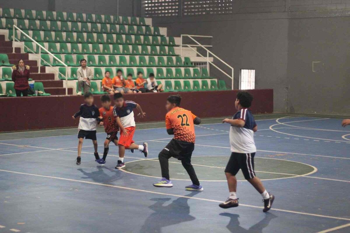 CHOCAMÁN SE IMPONE EN HANDBALL