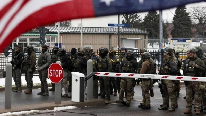 ALISTAN MIL 500 SOLDADOS PARA UN POSIBLE DESPLIEGUE EN MINNESOTA