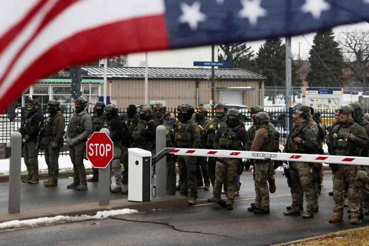 ALISTAN MIL 500 SOLDADOS PARA UN POSIBLE DESPLIEGUE EN MINNESOTA