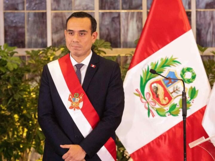 PRESIDENTE INTERINO DE PERÚ ES INVESTIGADO POR TRÁFICO DE INFLUENCIAS