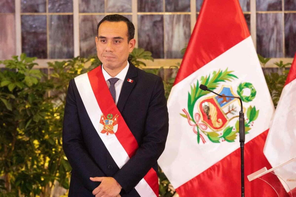 PRESIDENTE INTERINO DE PERÚ ES INVESTIGADO POR TRÁFICO DE INFLUENCIAS
