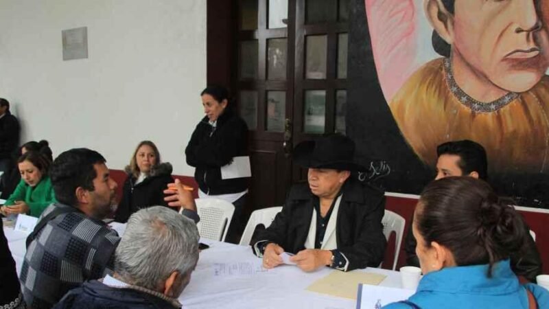 ATIENDE ALCALDE A MÁS DE 300 PERSONAS EN LUNES CIUDADANO