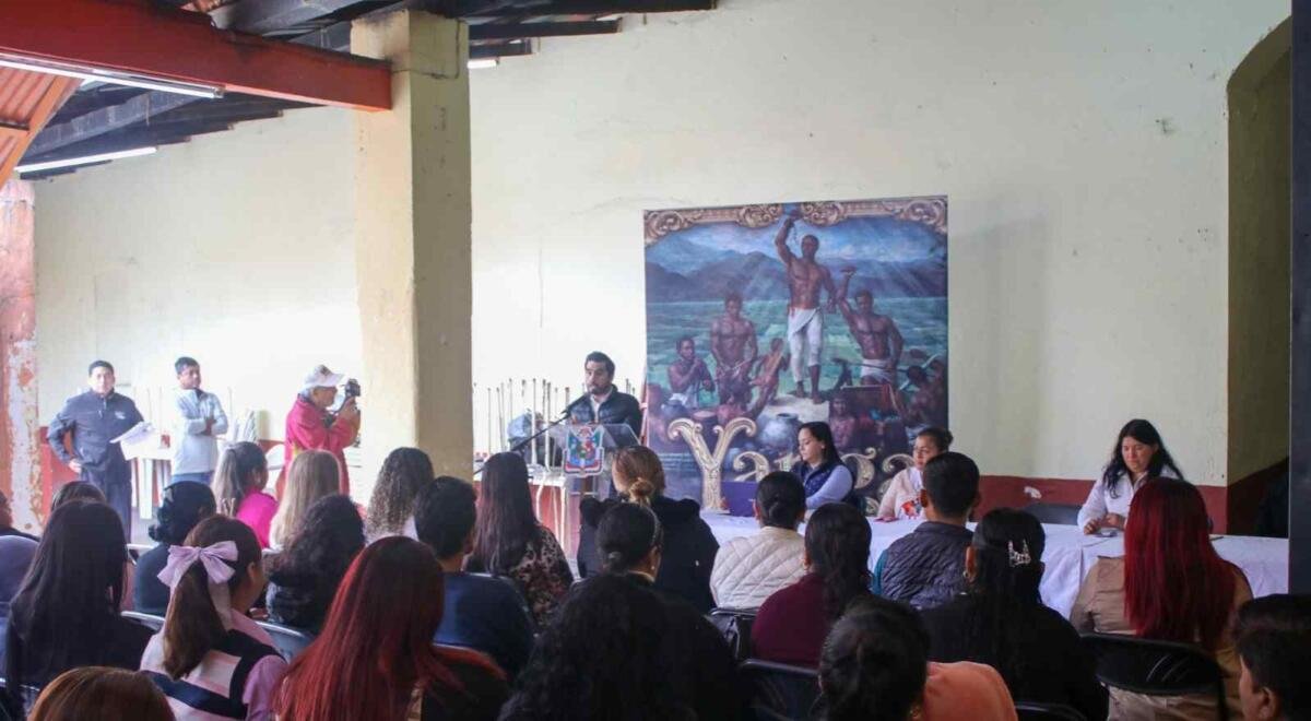 ALCALDE REFRENDA SU COMPROMISO CON LA COMUNIDAD EDUCATIVA DE YANGA