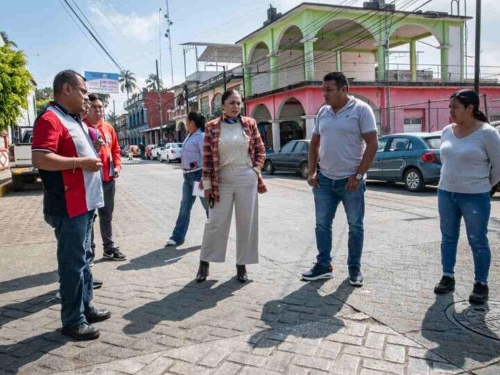ALCALDESA DE IXHUATLÁN DEL CAFÉ SUPERVISA ESPACIOS PARA FERIA