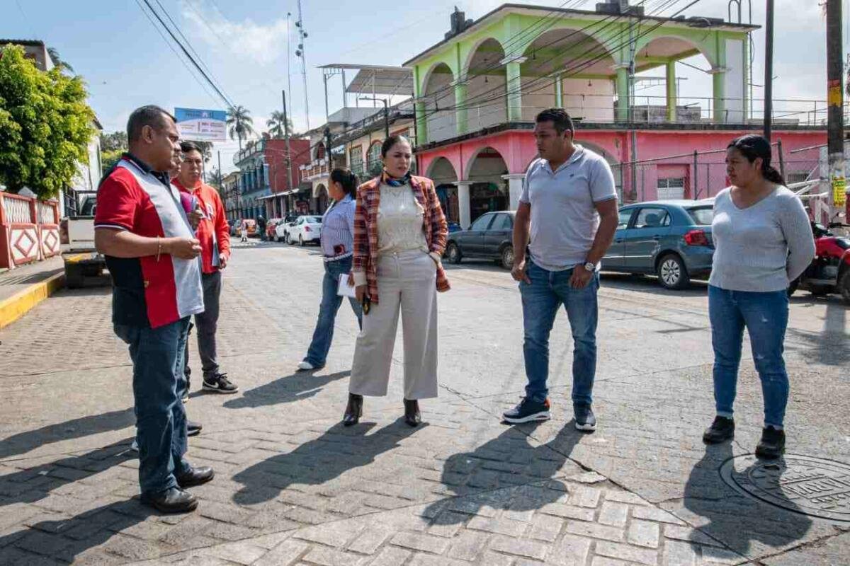 ALCALDESA DE IXHUATLÁN DEL CAFÉ SUPERVISA ESPACIOS PARA FERIA