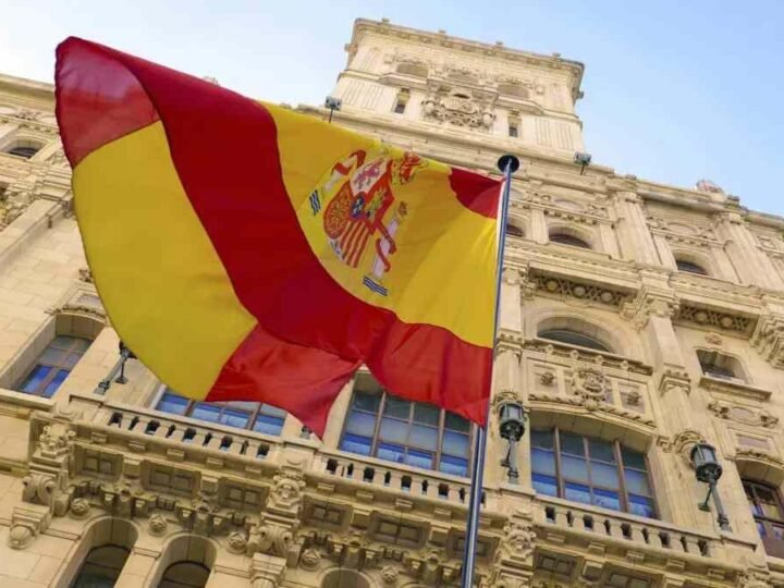 ESPAÑA APRUEBA REGULARIZAR A 500,000 MIGRANTES CON TRÁMITES CORTOS