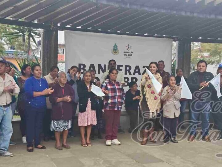 ALCALDESA DE IXHUATLÁN DA BANDERAZO DE REHABILITACIÓN DEL PARQUE MIGUEL HIDALGO