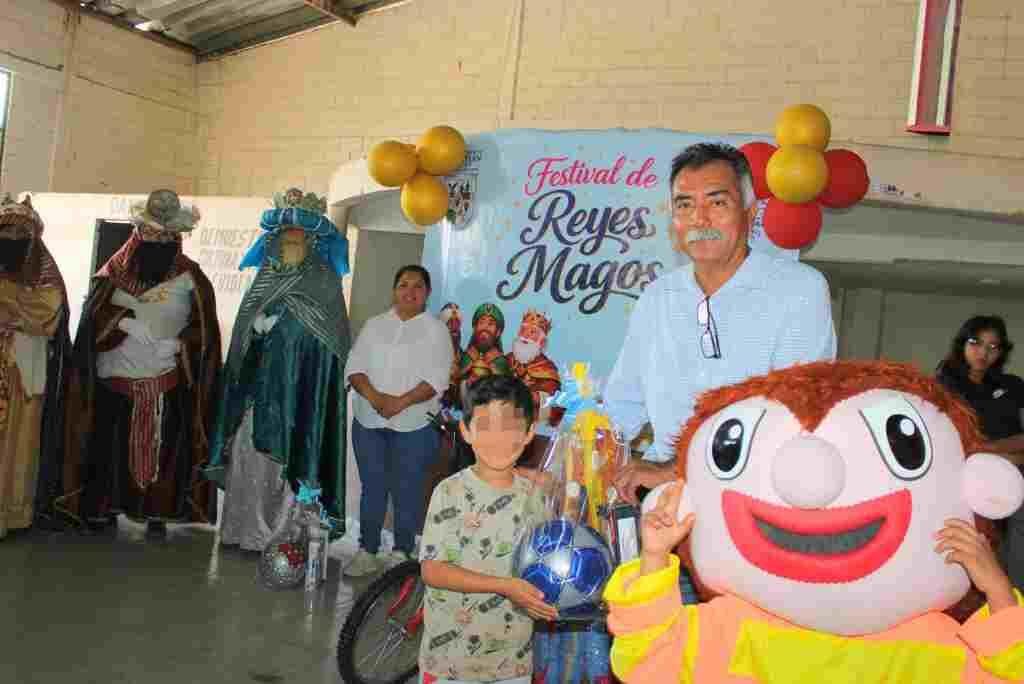 RECORREN LOS REYES MAGOS EL MUNICIPIO DE TOMATLÁN