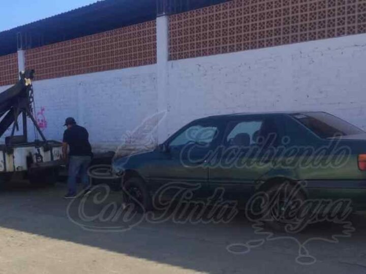 POLICÍA DE IXHUATLÁN ASEGURA AUTO CON REPORTE DE ROBO