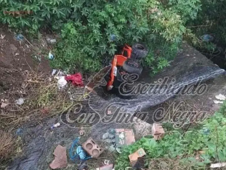 SE MATA MUJER AL CAER A CANAL DE AGUAS NEGRAS