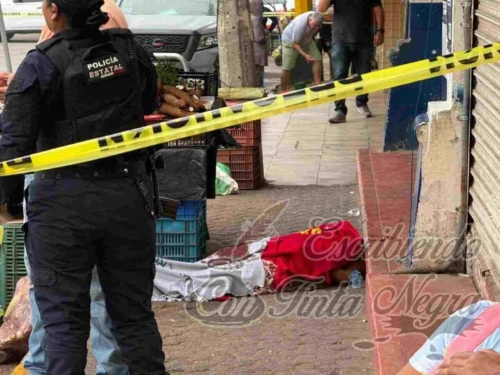 LO ATACAN Y USA A SU PAREJA DE ESCUDO HUMANO; ELLA MURIÓ