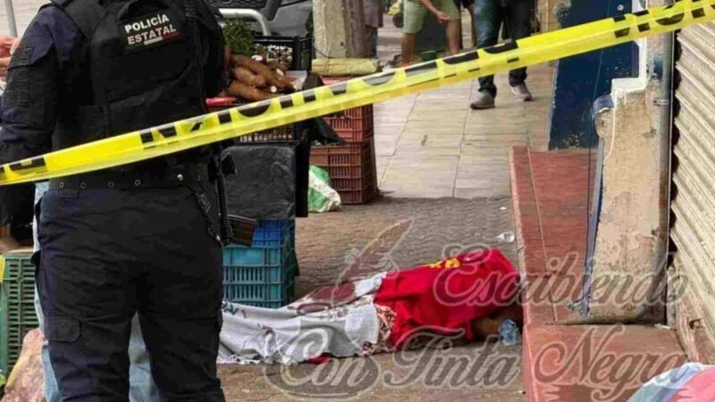 LO ATACAN Y USA A SU PAREJA DE ESCUDO HUMANO; ELLA MURIÓ