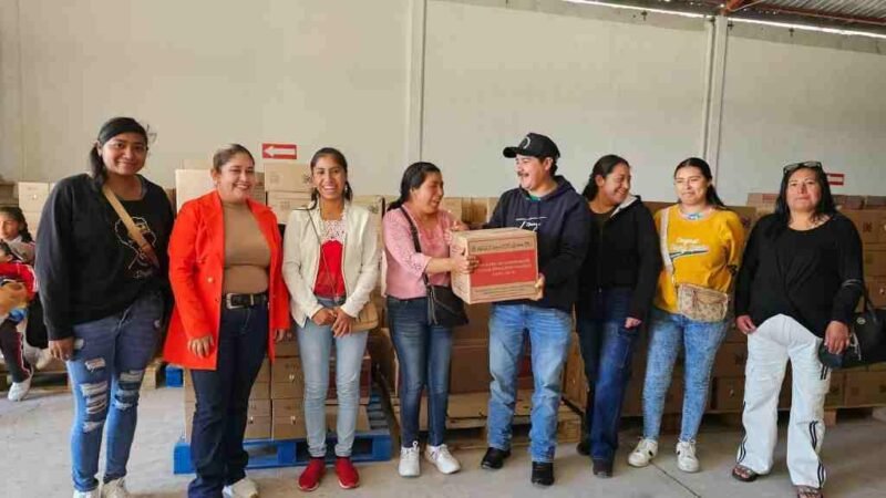 ENTREGAN APOYOS ALIMENTARIOS A ESCUELAS DE CALCAHUALCO