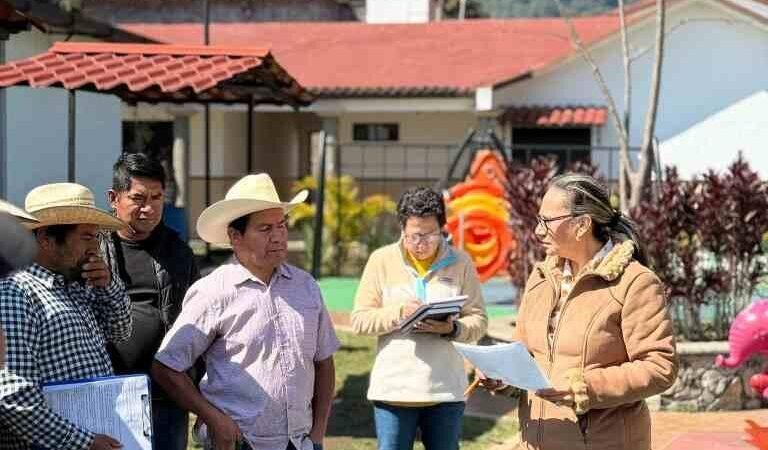 SE REUNE ALCALDESA CON COMUNIDADES DE TEPEXILOTLA Y CARRIZAL