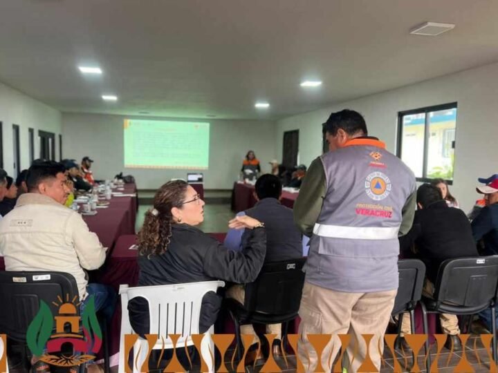 CAPACITAN A DIRECTORES DE PROTECCIÓN CIVIL