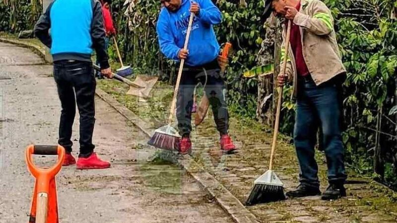 EMBELLECEN TECAMA PREVIO A FIESTA PATRONAL
