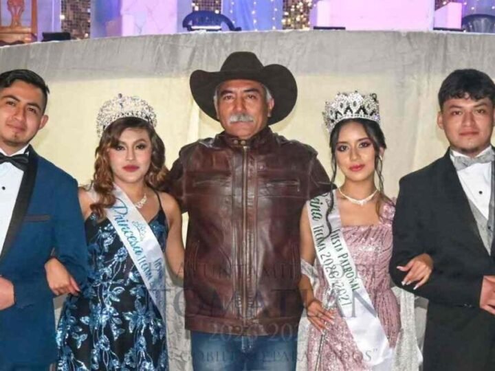 CORONAN A REINA DE FIESTA PATRONAL DE TECAMA