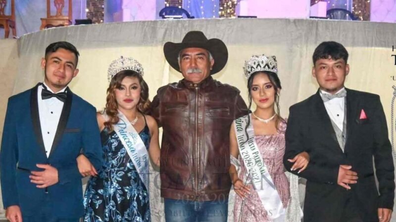 CORONAN A REINA DE FIESTA PATRONAL DE TECAMA