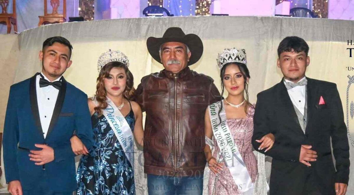 CORONAN A REINA DE FIESTA PATRONAL DE TECAMA