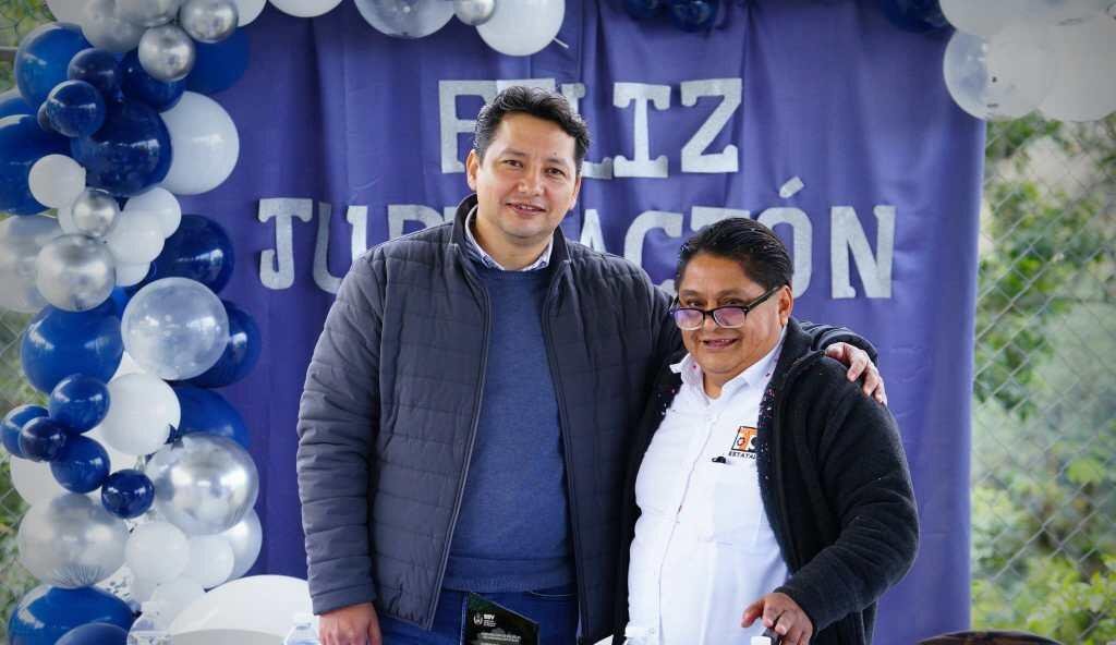 RECONOCEN TRAYECTORIA DE PROFESOR DE CALCAHUALCO