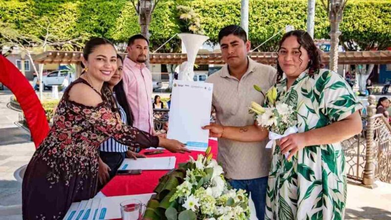 SE CASAN 27 PAREJAS EN IXHUATLÁN