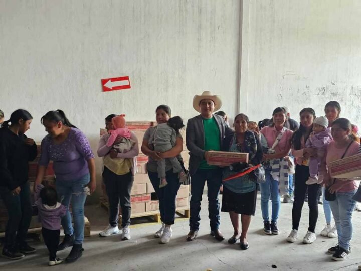 ENTREGA ALCALDE APOYOS DEL PROGRAMA MIL DÍAS DE VIDA