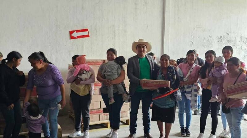 ENTREGA ALCALDE APOYOS DEL PROGRAMA MIL DÍAS DE VIDA