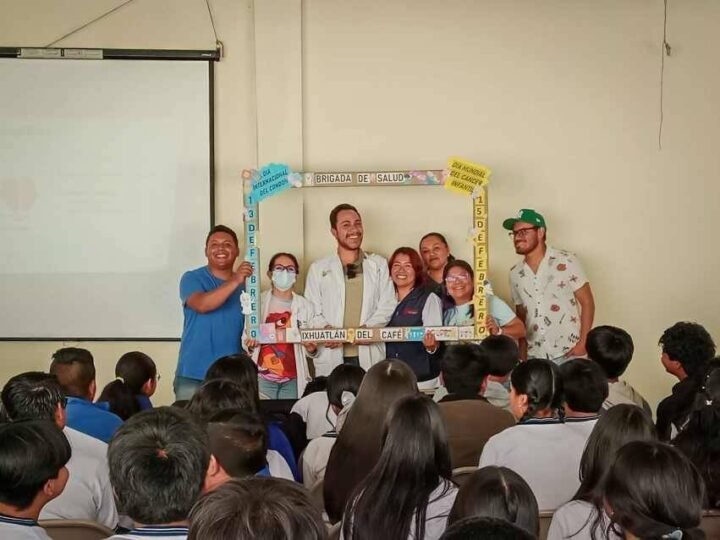 LLEVAN PLÁTICA SOBRE ADOLESCENCIA Y EDUCACIÓN SEXUAL EN ESCUELAS DE IXHUATLÁN