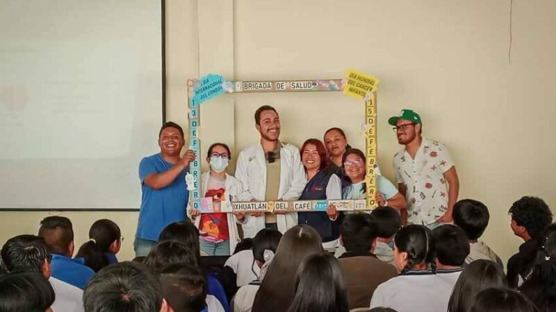 LLEVAN PLÁTICA SOBRE ADOLESCENCIA Y EDUCACIÓN SEXUAL EN ESCUELAS DE IXHUATLÁN