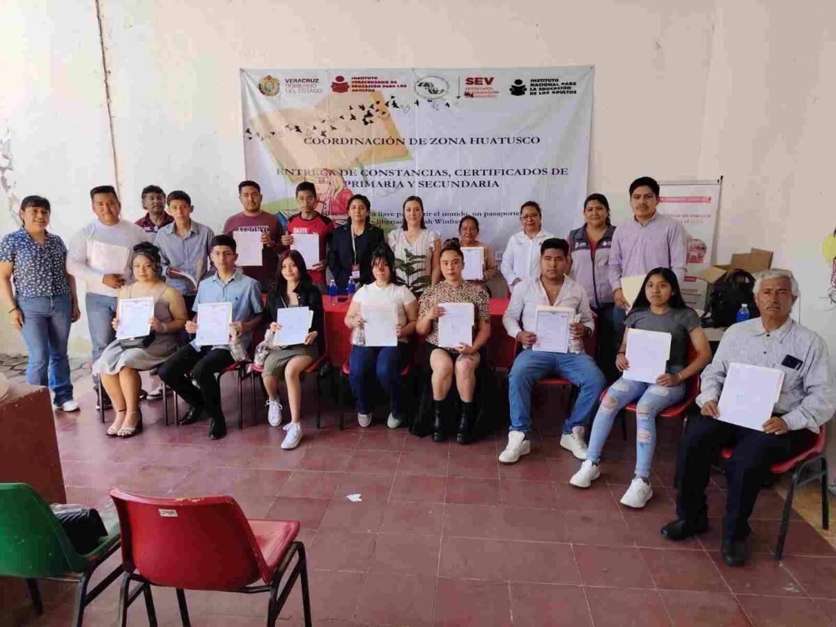 ENTREGA IVEA CONSTANCIAS DE PRIMARIA Y SECUNDARIA