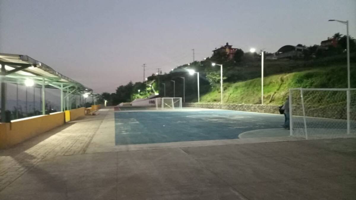 DAN MANTENIMIENTO A ESPACIOS DEPORTIVOS DE ALPATLÁHUAC