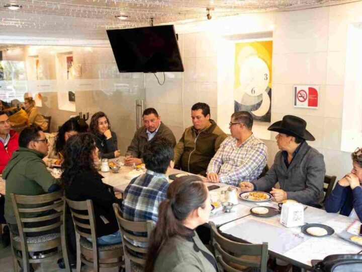 SE REUNE ALCALDE CON EMPRESAROS, PROFESORES Y CIUDADANOS DE HUATUSCO