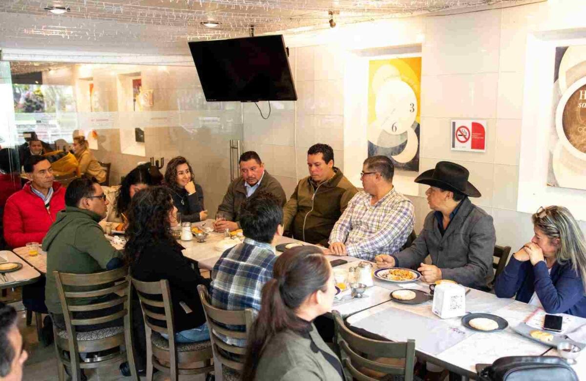 SE REUNE ALCALDE CON EMPRESAROS, PROFESORES Y CIUDADANOS DE HUATUSCO