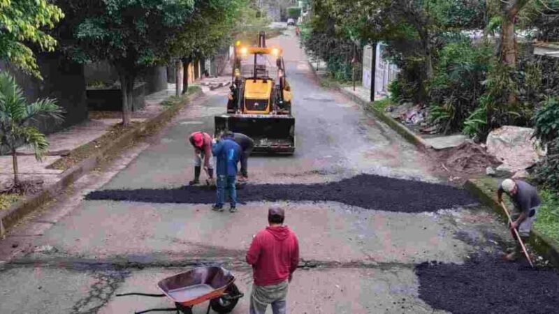 REALIZAN TRABAJOS DE BACHEO EN LA AVENIDA 2 Y CALLE 7