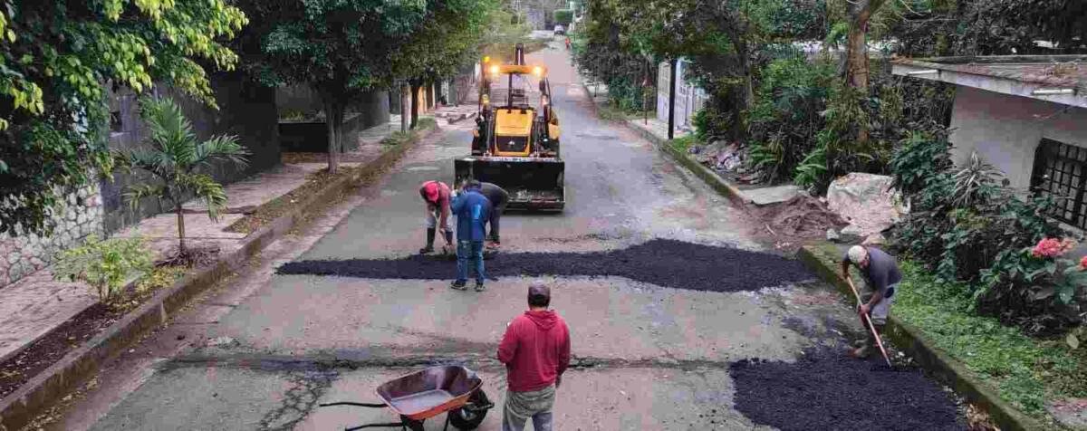 REALIZAN TRABAJOS DE BACHEO EN LA AVENIDA 2 Y CALLE 7