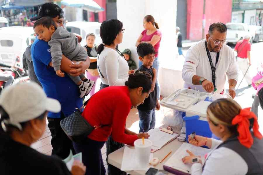 MÉXICO INTENSIFICA LA VACUNACIÓN PARA FRENAR EL BROTE DE SARAMPIÓN