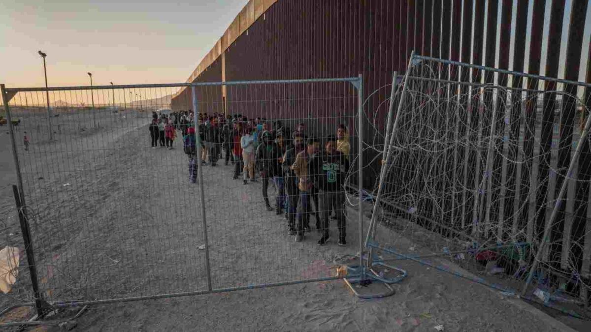 GOBIERNO DE DONALD TRUMP DETUVO A 380 MIL MIGRANTES DESDE ENERO 2025