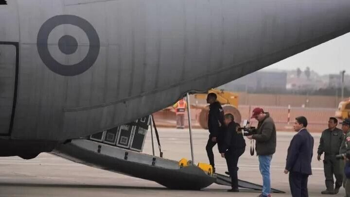 EU OFRECE 2 MIL 600 DÓLARES Y VUELO GRATIS A MIGRANTES QUE SE AUTODEPORTEN