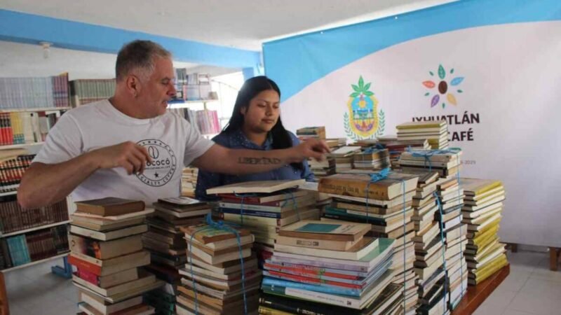 DONAN LIBROS A IXHUATLÁN DEL CAFÉ