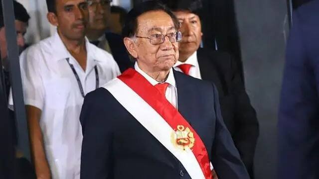 JOSÉ MARÍA BALCÁZAR ES EL NUEVO PRESIDENTE INTERINO DE PERÚ