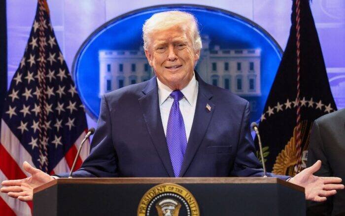 TRUMP FIRMA DECRETO PARA IMPONER ARANCEL GLOBAL DE 10% A TODOS LOS PAÍSES