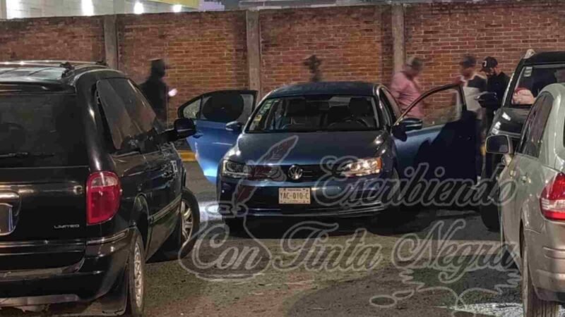 EJECUTAN A DOS EN PLAZA COMERCIAL